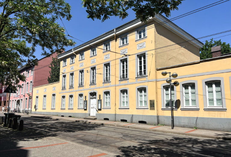 Frontansicht auf das Stadtarchiv Neuss