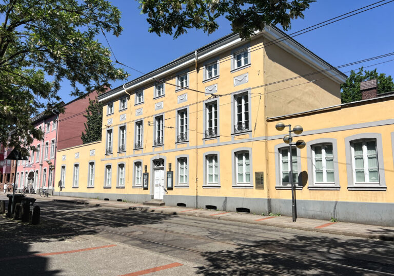 Frontansicht auf das Stadtarchiv Neuss