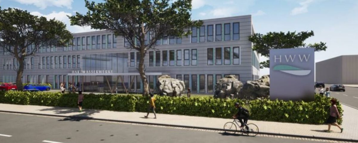 Moderne Bürogebäude der Harzwasserwerke mit begrüntem Vorplatz an einem sonnigen Tag.