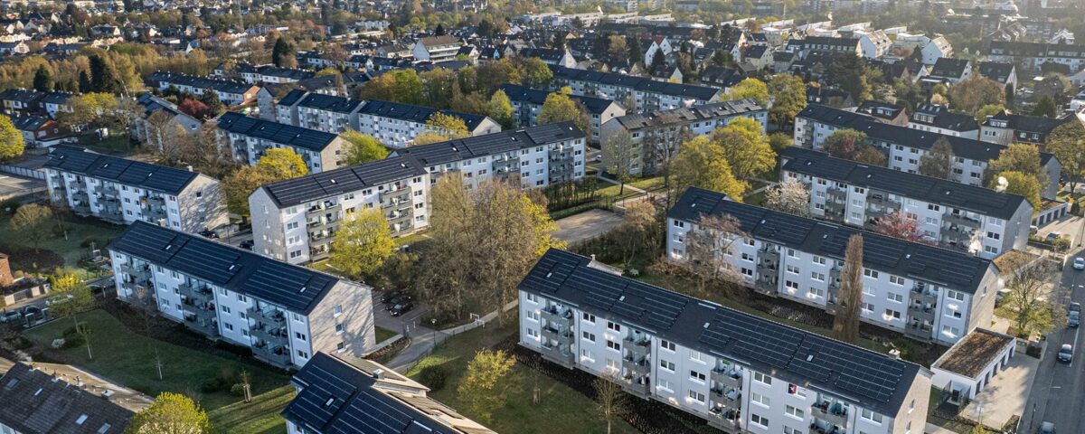 Luftaufnahme der Wohnsiedlung in Köln-Holweide. Energetische Sanierung von 15 Wohnblöcken. Projektsteuerung von TEAM Baumanagement.