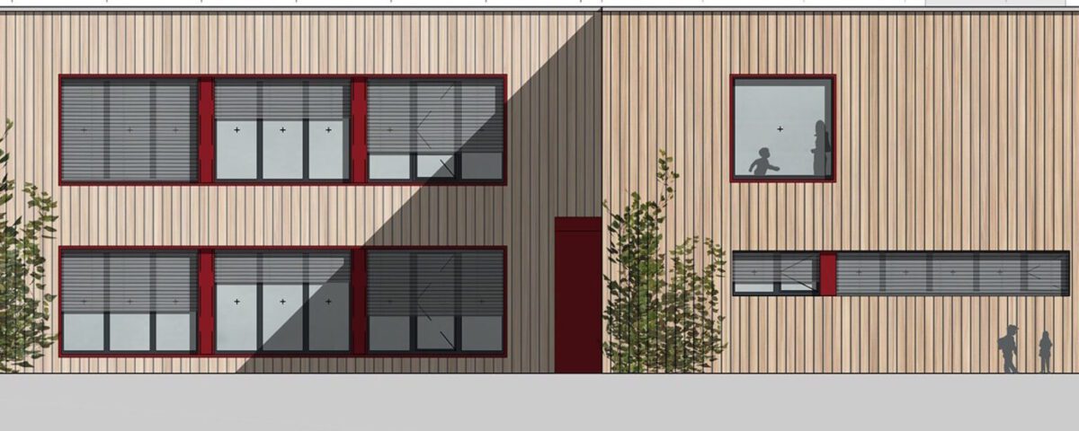 Moderne Architektur des Gebäudes mit Holzfassade und großen Fenstern, gestaltet von pbs Architekten.