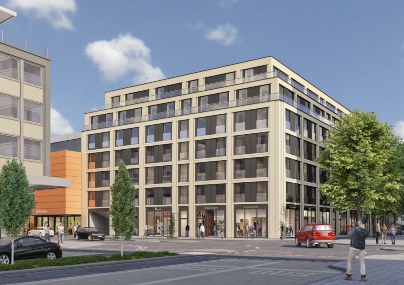 Moderne Wohn- und Geschäftshausfassade im Stadtzentrum, belebte Fußgängerzone und Autos, blauer Himmel.