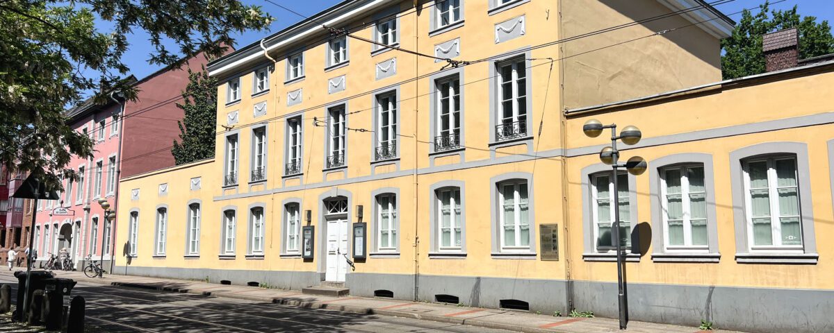 Frontansicht von der Oberstraße auf das Stadtarchiv Neuss