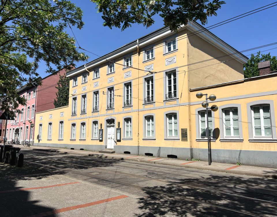 Frontansicht von der Oberstraße auf das Stadtarchiv Neuss