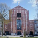 Denkmalgeschützte Außenfassade der Albertuskirche/Caritaskirche
