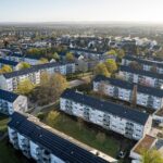 Luftaufnahme der energetisch sanierten Wohngebäude in Köln-Holweide.