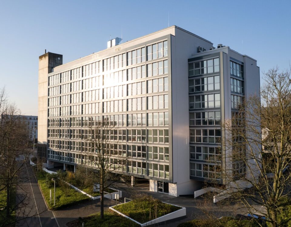 Bürogebäude in Bonn-Bad Godesberg mit neuer Fassade